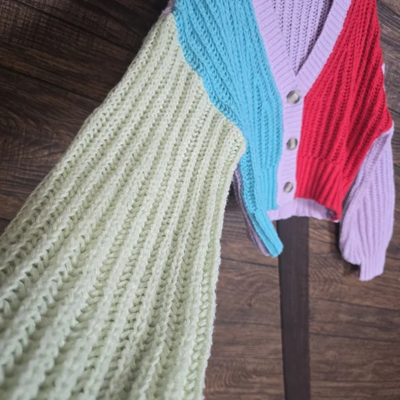 Dreamers By Debut Colorblock Cropped Knit Hoodie Size Medium - Picture 2 of 6